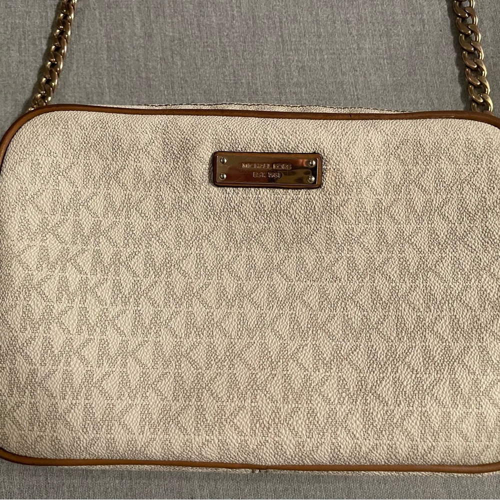Michael Kors Jet Set Crossbody (USED/Fair) - Picture 4 of 15